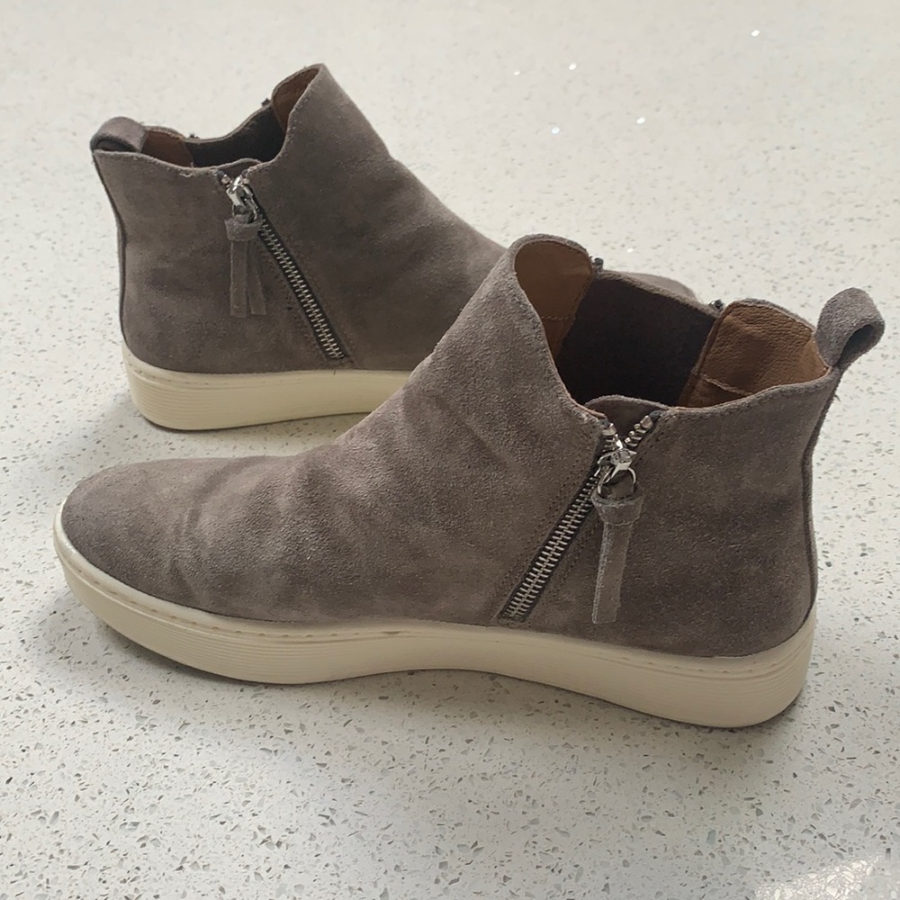 Sofft suede leather bootie/high top sneaker. Size 8.
